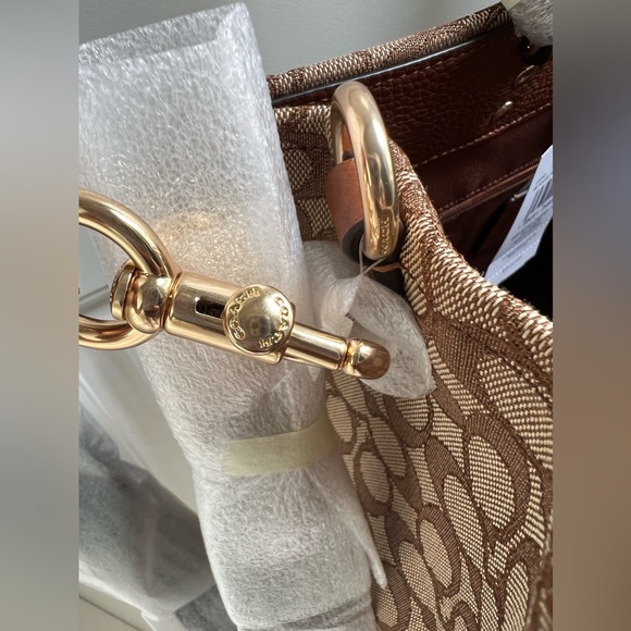 NWT Coach Dempsey Tote 40 In Signature - Picture 13 of 14